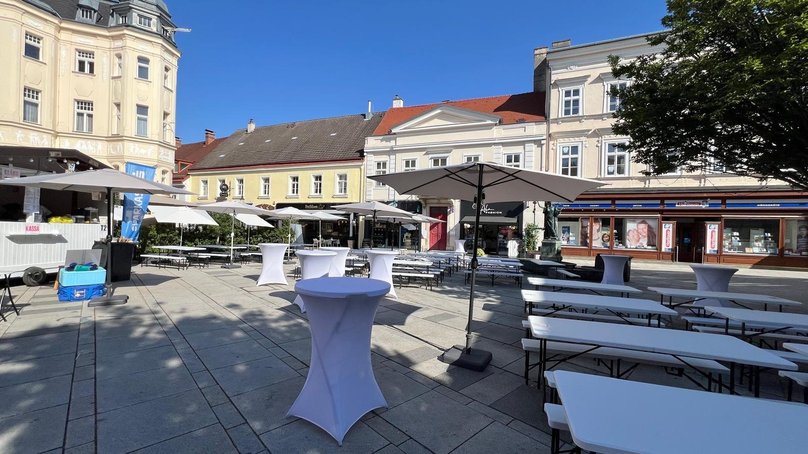 Eindrücke: Baden in Weiß am Theaterplatz