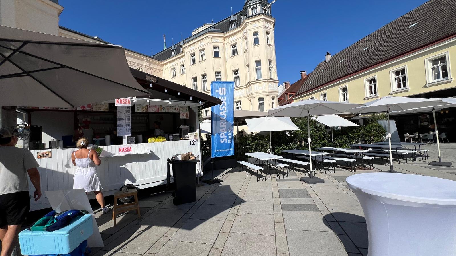 Eindrücke: Baden in Weiß am Theaterplatz